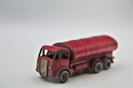 Matchbox Lesney 11B3 - Road Tanker - Regular Wheels, Issued 1958 - Matchbox