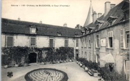 58 - BAZOCHES -- Château - La Cour D'Honneur - Bazoches