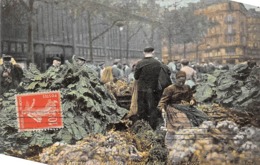 Thème.  Métiers Divers.      75   Paris Les Halles . Marchande De Légumes          (Voir Scan) - Altri & Non Classificati