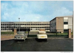 Carte Postale 59. Lomme  Le C.E.T.  Collège  Voitures Anciennes Renault Citroën Trés Beau Plan - Lomme