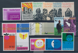 Niederlande: 1971, Sets Without The Souvenir Sheets Per 50 MNH. Every Year Set Is Separately Sorted - Andere & Zonder Classificatie