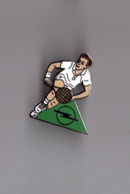 Pin's Tennis - Partenariat Automobile Opel (EGF Argenté Signé Démons Et Merveilles) Hauteur: 2,9 Cm - Tennis