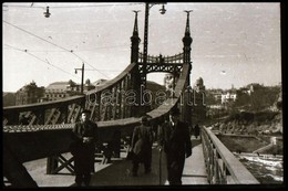 Cca 1950 Budapest, A Szabadság Híd Villamos Motívummal, 4 Db Szabadon Felhasználható Vintage Negatív, 24x26 Mm - Sonstige & Ohne Zuordnung