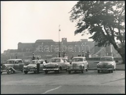 Cca 1960 Budapest, Széchenyi Tér, Lánchíd, Parkoló Autók A Pesti Oldalon, Háttérben A Még Romos Budai Vár, Fotó Szép áll - Sonstige & Ohne Zuordnung