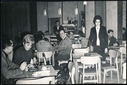 1966 Budapest, Árpád Híd, étterem, Hátoldalon Feliratozott Sajtófotó, Sérült, 15×23 Cm - Sonstige & Ohne Zuordnung