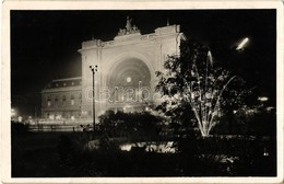 T2 Budapest VII. Keleti Pályaudvar Este Kivilágítva - Ohne Zuordnung