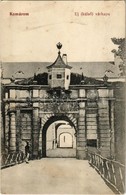 * T2/T3 Komárom, Komárno; új (külső) Várkapu, K.u.K. Katonák. Kiadja Laky Béla 730. / New Castle Gate, K.u.K. Soldiers ( - Ohne Zuordnung