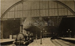 ** T1/T2 Locomotive At A British Railway Station, The Locomotive Magazin Series Postcard - Non Classés