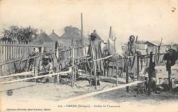 Thème.  Métiers Divers. Textile   Sénégal   Dakar   Atelier De Tisserands       (Voir Scan) - Altri & Non Classificati