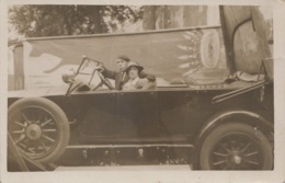 Photographie - Carte-photo - Couple Dans Une Automobile - Fotografie