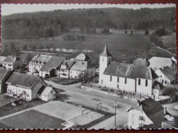 SUISSE - DAMVANT - Vue Aérienne. (L' Eglise - Terrain De Jeux) CPSM - Damvant