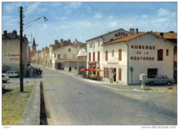 Carte Postale 79.  Brioux-sur-Boutonne   Auberge De La Boutonne  Sur La Grand'Rue  Trés Beau Plan - Brioux Sur Boutonne