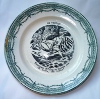 ANCIENNE ASSIETTE HUMORISTIQUE ST AMAND SAINTE AMANDINOISE LE TROTTIN - Saint Amand (FRA)