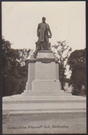 CPA - (Royaume-Uni) Carnegie Statue, Pittencrieff Park, Dunfermline - Fife