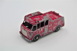 Matchbox Lesney 9C4/5 MERRYWEATHER MARQUIS FIRE ENGINE - Regular Wheels, Issued 1959 - Matchbox