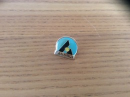 Pin's «ANTIGUA » (tennis) Bleu - Tennis