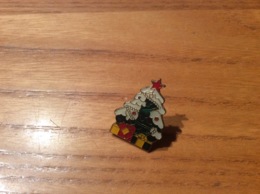 Pin's « sapin De Noël, Cadeaux  » - Natale