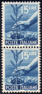 1945 - 15 Lire Democratica, Coppia Verticale Stampata Su Carta Ricongiunta (560t), Gomma Integra, Pe... - Autres & Non Classés