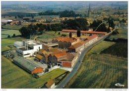 Carte Postale 59. Steenvoorde Et La Laiterie STENVAL  Vue D'avion Trés Beau Plan - Steenvoorde