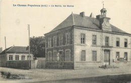 LE CHESNE POPULEUX - La Mairie , Les écoles. - Le Chesne