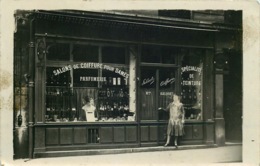 CARTE PHOTO A Localiser ( Dept Somme ? ) FACADE SALON DE COIFFURE / PARFUMERIE - Fotos