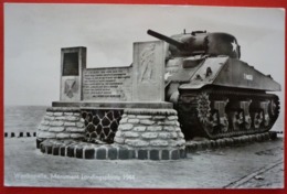 WESTKAPELLE - MONUMENT LANDINGSPLAATS 1944 , U.S. TANK W.W.II. - Oorlogsmonumenten