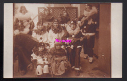 REF 375 : CPA Carte Photo Famille Sur La Terrasse D'un Restaurant à Carouge Suisse Déguisement Clown Pierrot La Lune - Carouge