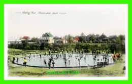 MOOSE JAW, SASKATCHEWAN - WADING POOL - WELL ANIMATED -  THE GOWEN SUTTON CO LTD - REAL-PHOTO - - Autres & Non Classés