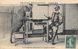 Thème:     Cirque.   . Ménagerie. Cinéma   Le Dompteur  Robert Et Le Léopard Gabès    (Voir Scan) - Circo