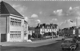 78-SAINT-CYR-L'ECOLE -LA POSTE ET L'AVENUE PIERRE CURIE - St. Cyr L'Ecole