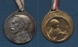 2 Médaillettes En Métal - Galliéni Et Journée Familles Nombreuses - France