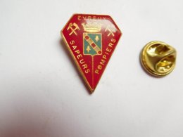 Beau Pin's ,  Sapeurs Pompiers D' Evreux , Blason , Eure - Pompiers