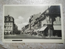 CPA. FRANKENTHAL - CARTE ANIMEE - Commerce - Enseigne - Passants - Non écrite - Frankenthal