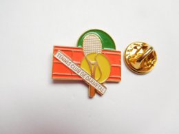 Superbe Pin's , Tennis Club De Darnétal , Seine Maritime - Tennis