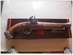Réplique D'arme Ancienne Pistolet Pirate à Platine Et à Silex Du XVIII° Siècle. - Sammlerwaffen