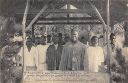 Thème  Exposition Coloniale.    Amiens 1905  Village  Sénégalais . Un Groupe De Fidèles A La Mosquée       (voir Scan) - Exhibitions