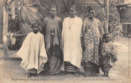 Thème  Exposition Coloniale.  Angers  1906 Village Noir  Groupe De Jeunes Filles Et Fillettes (voir Scan) - Exhibitions