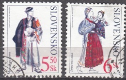 Slovensko 2001 Michel 388 - 389 O Cote (2009) 0.50 Euro Costumes Traditionnels Cachet Rond - Oblitérés