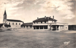 ¤¤  -   CHAMBORET   -   Le Groupe Scolaire Et L'Eglise      -   ¤¤ - Autres & Non Classés