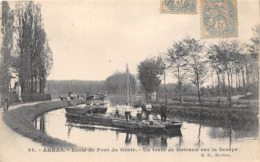 62-ARRAS- ECOLE DE PONT DU GENIE, UN TRAIN DE BATEAUX SUR LA SCARPE - Arras