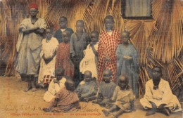 Thème  Exposition Coloniale.  Paris  75  Porte Maillot  Village Sénégalais . Un Groupe D'enfants     (voir Scan) - Esposizioni