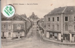 53 - Très Belle Carte Postale Ancienne De  Evron    Rue De La Fontaine - Evron