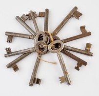Kulcscsomó, Különféle érdekes Kulcsokkal - Autres & Non Classés