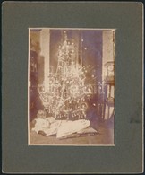 Cca 1920 Karácsonyfa Kisgyermekkel, Fotó Paszpartuban, 10×8 Cm - Sonstige & Ohne Zuordnung