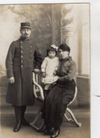 CPA 2794 - MILITARIA - Carte Photo Militaire - Soldat Avec Femme & Enfant - Characters