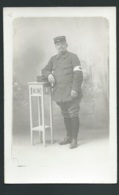 Cpa Photo D'un Soldat Avec Brassard Croix Rouge , Non Localisée   - Vab 55 - Guerra 1914-18