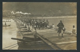 Cpa Photo , Non Locakisée , Pont De Bateaux , Passage D'un Bataillon Du 99 D'infanterie   - Vab 60 - Manöver