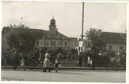 T2/T3 1941 Nagybánya, Baia Mare; Utcakép, útjelző Tábla Girodtótfalu és Máramarossziget Felé / Street View, Signpost In  - Ohne Zuordnung