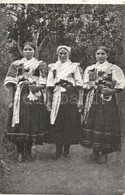 ** T2 Gyetva, Detva; Detviansky Kroj / Gyetvai Lányok Népviseletben, Folklór / Girls From Detva In Traditional Costumes, - Sin Clasificación