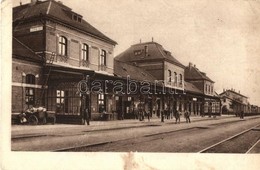 T3/T4 Lipótvár, Újvároska, Leopoldov; Nadrazie / Bahnhof / Vasútállomás, Létra, Vasutasok / Railway Station, Ladder, Rai - Non Classés